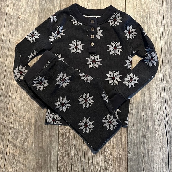 Hearth & Hand Other - Hearth & Hand Magnolia Toddler Fair Isle Holiday
Pajama Set Snowflakes Grey